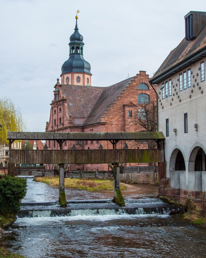 Photovoltaikreinigung-Ettlingen-Rathaus-Ettlingen-Solarninjas-01 Symbolbild Ettlingen – SolarNinjas bietet Photovoltaikreinigung in der Region